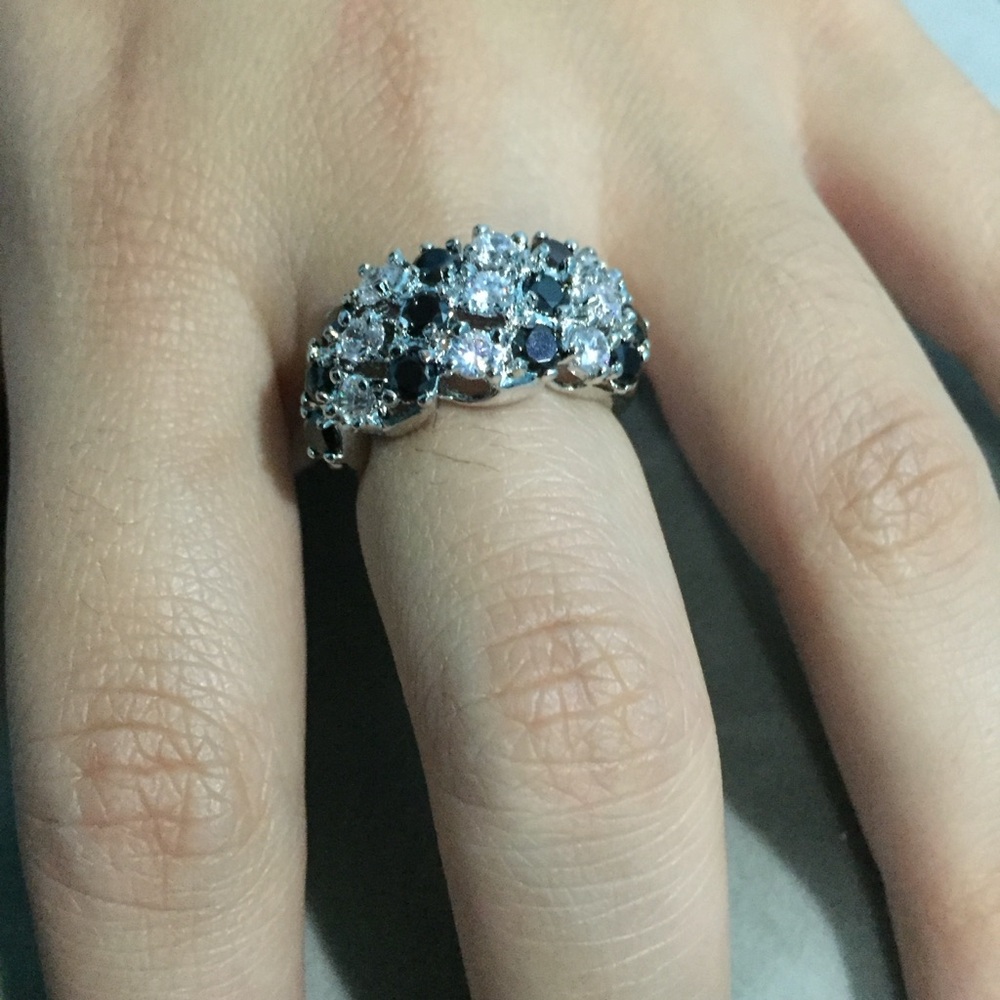 Elegant Silver and Black  Gemstone Ring